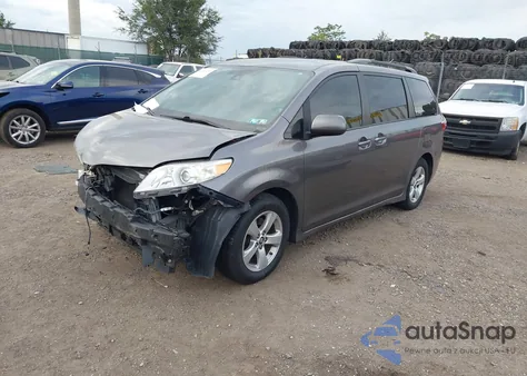 2018 Toyota Sienna Le 8 Passenger из США, поврежденный, VIN 5TDKZ3DC6JS906754